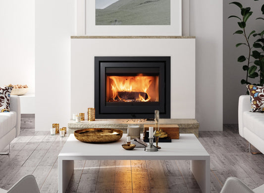 Trimline Fires Woody 60 inzet in moderne woonkamer met brandend vuur