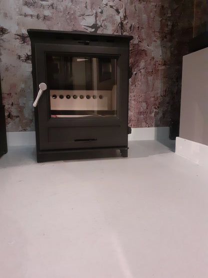Charlton & Jenrick Fireline FP5W-4 brede houtkachel in showroom