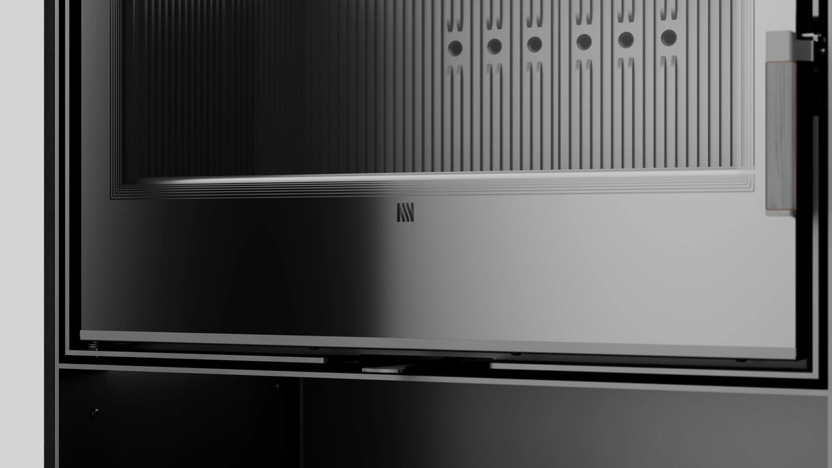 Detailopname van Balstil Forli 95 met zicht op de metalen verbrandingskamer en het binnenrooster.
