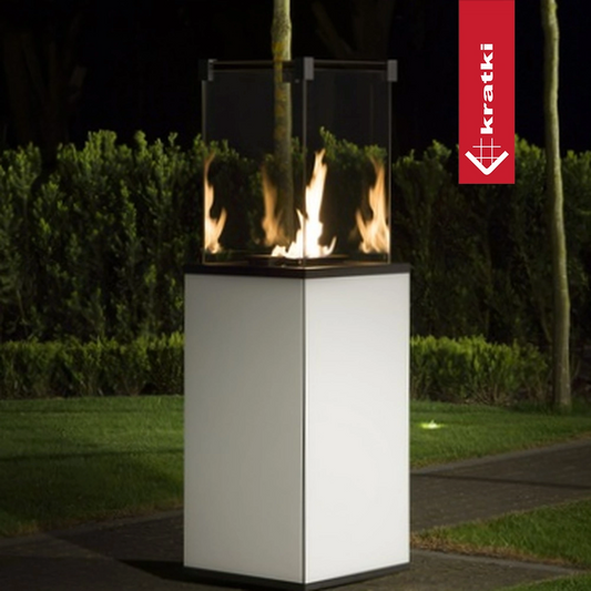 Kratki Patio terrasverwarmer met glazen vuurkamer en vlammen buiten