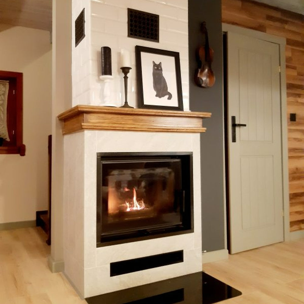 Kratki Zuzia Eco ingebouwde haard in moderne woonkamer, met brandend vuur