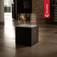 Kratki Tower vuurtafel met glazen windscherm en vlammen