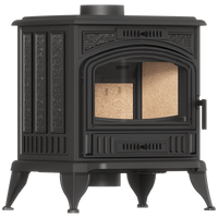 Kratki K6 Eco houtkachel met open deur, zwart, op neutrale achtergrond