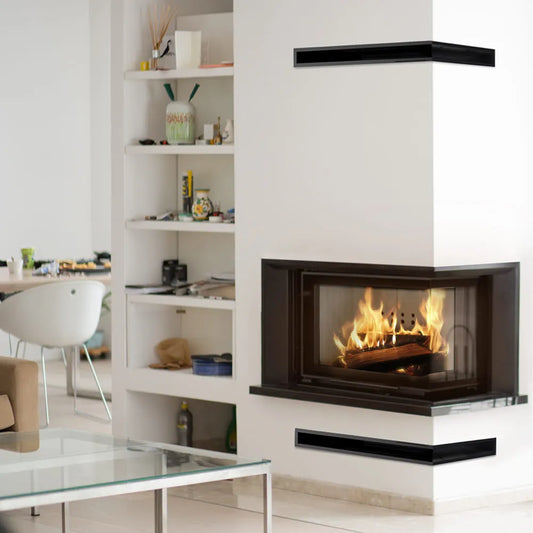 Kratki VNP 610/430 in moderne woonkamer met open haard en witte boekenplanken.