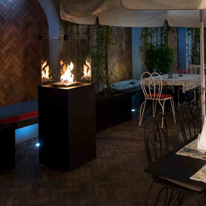 Kratki Patio Mini vuurschaal op terras met vlammen
