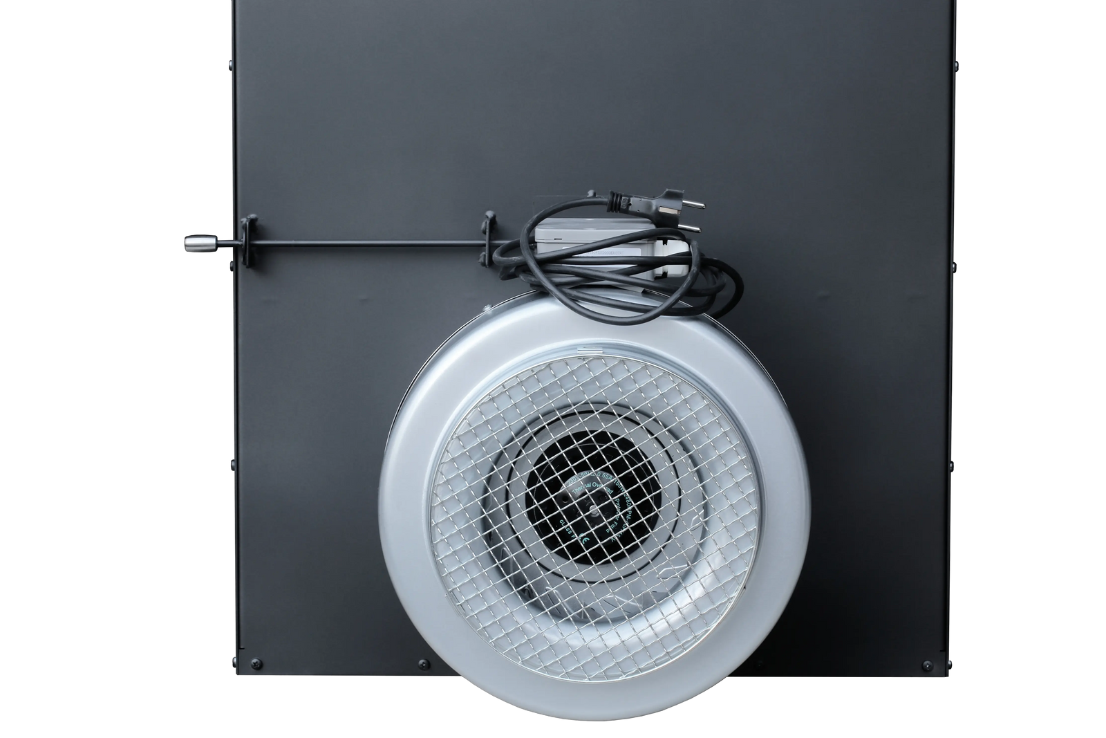 LS Kamna Turbo ventilator met snoer op donkere achtergrond