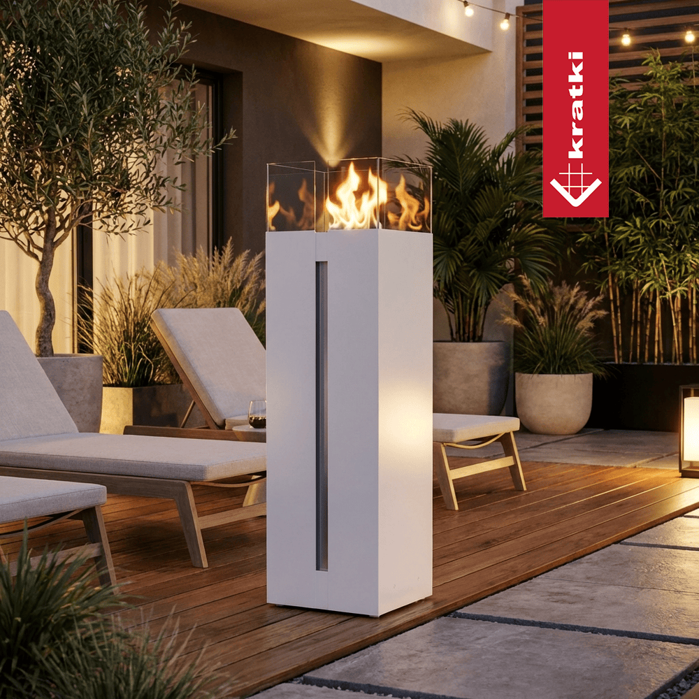 Kratki Romeo terrashaard op houten vlonder tussen ligstoelen