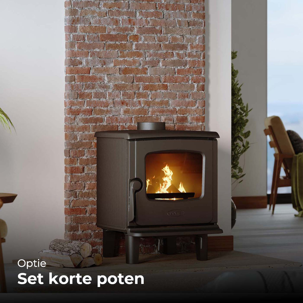 Dovre 325CB Houtkachel met brandend vuur voor een bakstenen muur in de woonkamer