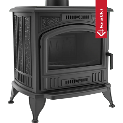 Zwarte, klassieke houtkachel Kratki K6 met glazen deur en decoratieve zijpanelen.