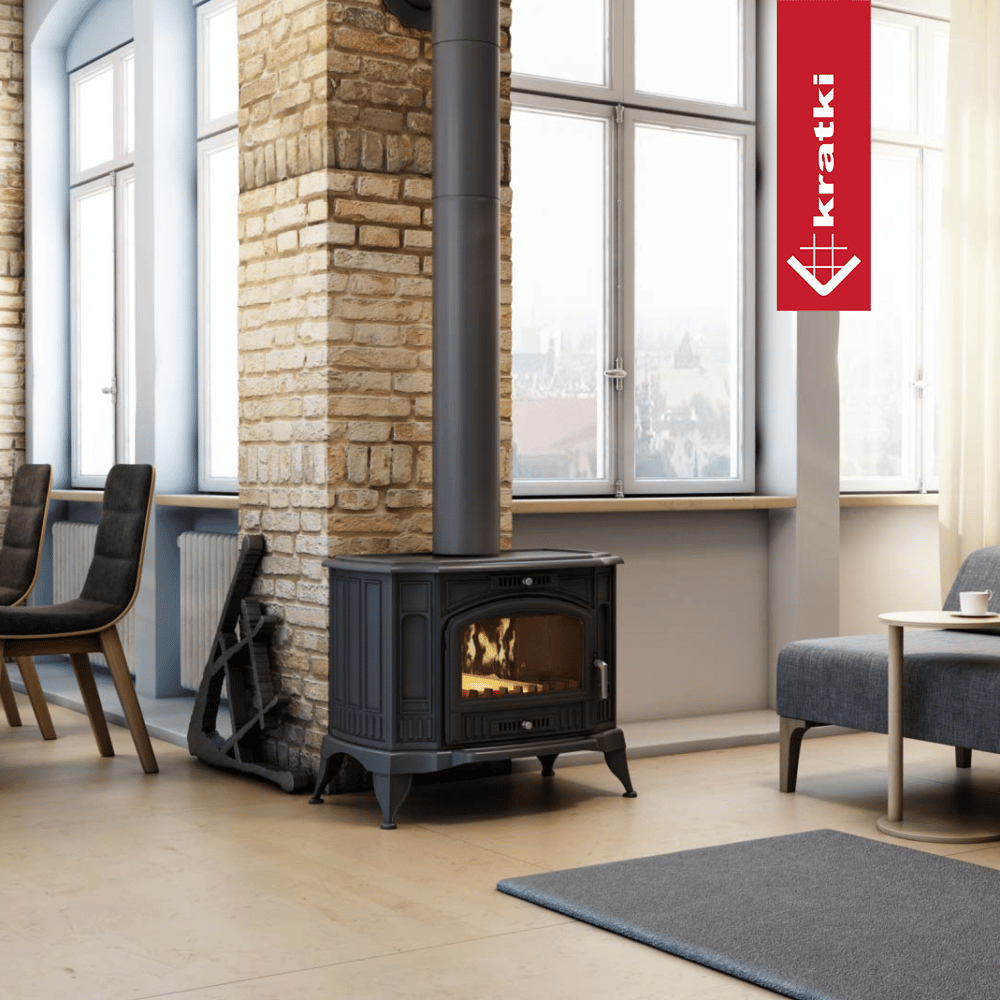 Kratki K9 houtkachel in een moderne woonkamer met brandend vuur