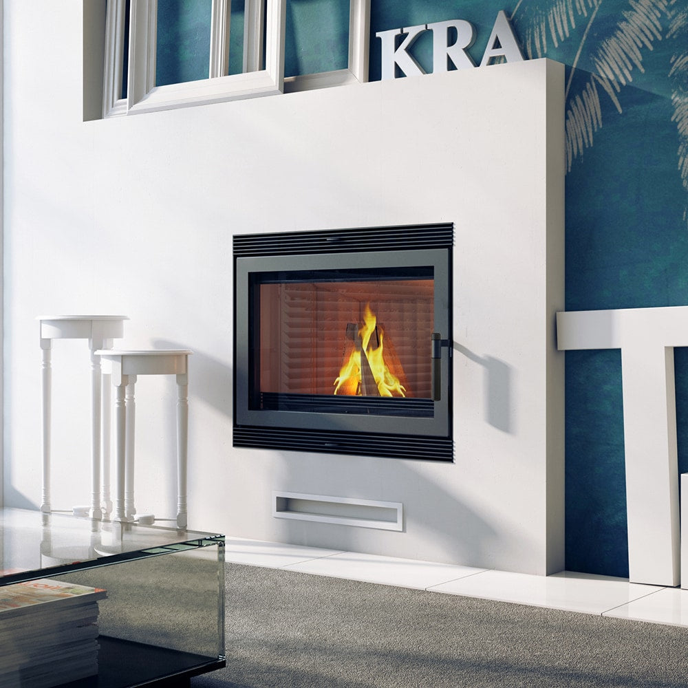 Kratki Blanka 670/570 ingebouwde haard in moderne woonkamer