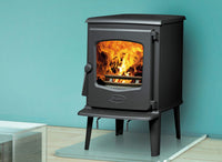 Dovre 525CB houtkachel met brandend vuur in een moderne woonkamer