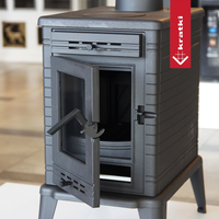 Kratki K10 houtkachel met open deur in showroom
