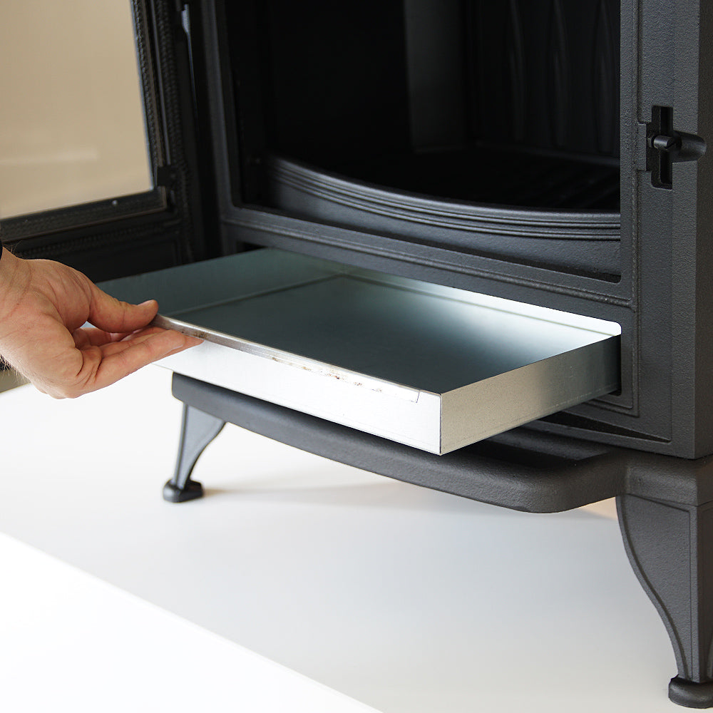 Kratki K6 met uitschuifbare lade en hand die tray vasthoudt