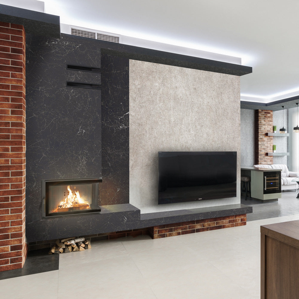 Kratki MBM in moderne woonkamer met ingebouwde haard en brandend vuur