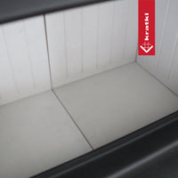 Leeg wit interieur van Kratki MBM-inbouwhaard