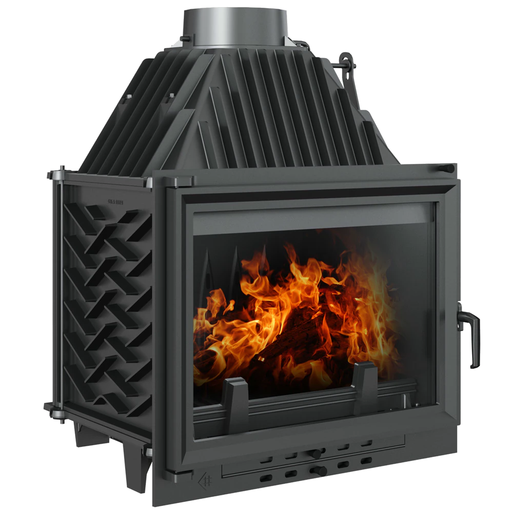 Kratki Zuzia Eco houtkachel met brandend vuur, op witte achtergrond