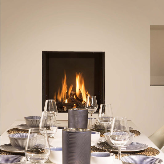 Element4 Cupido 60 CF gashaard in eetkamer met gedekte tafel