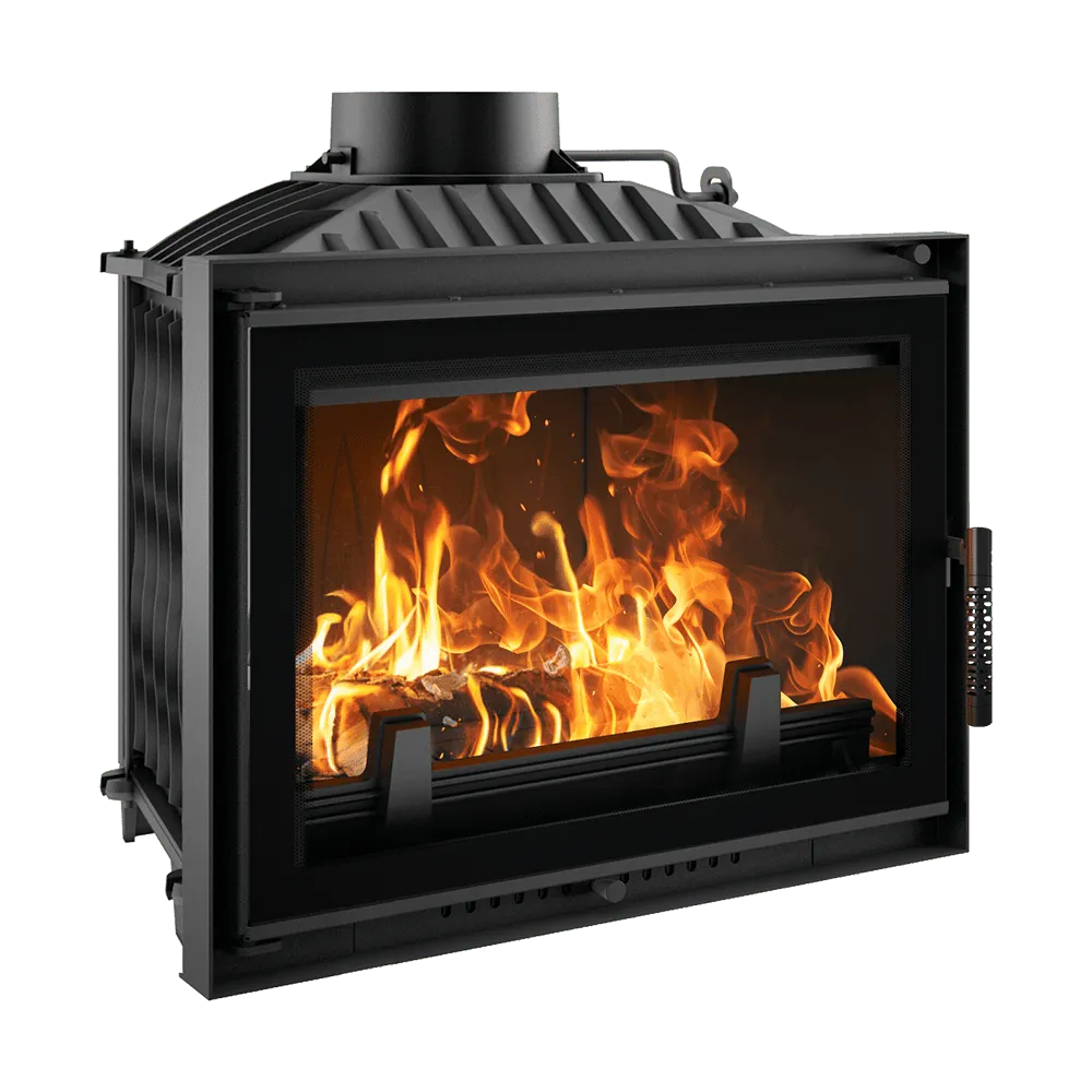 Kratki Wiktor houtkachel met brandend vuur, zwarte metalen behuizing en glazen deur.