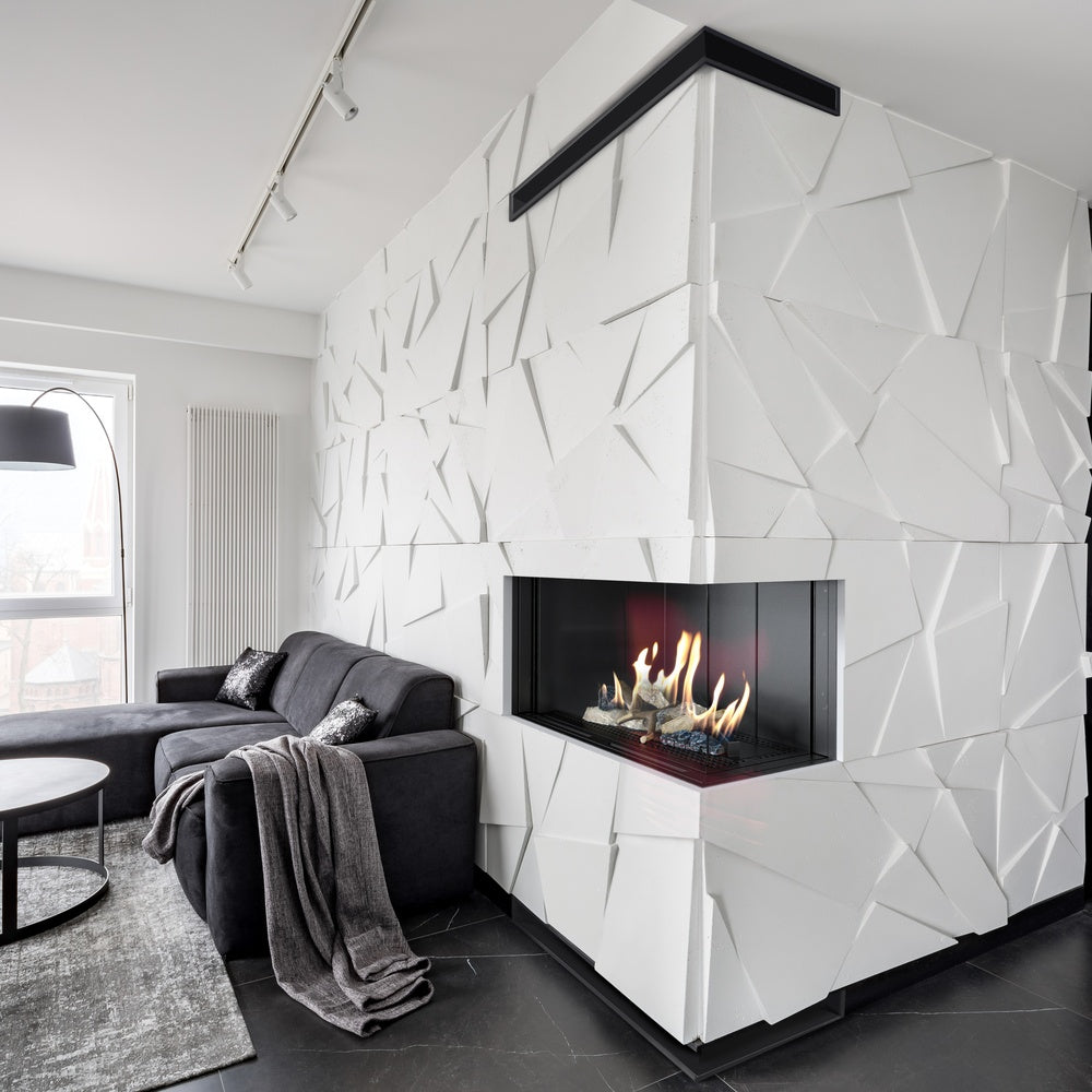 Kratki Leo 70 in moderne woonkamer met ingebouwde haard en vlammen