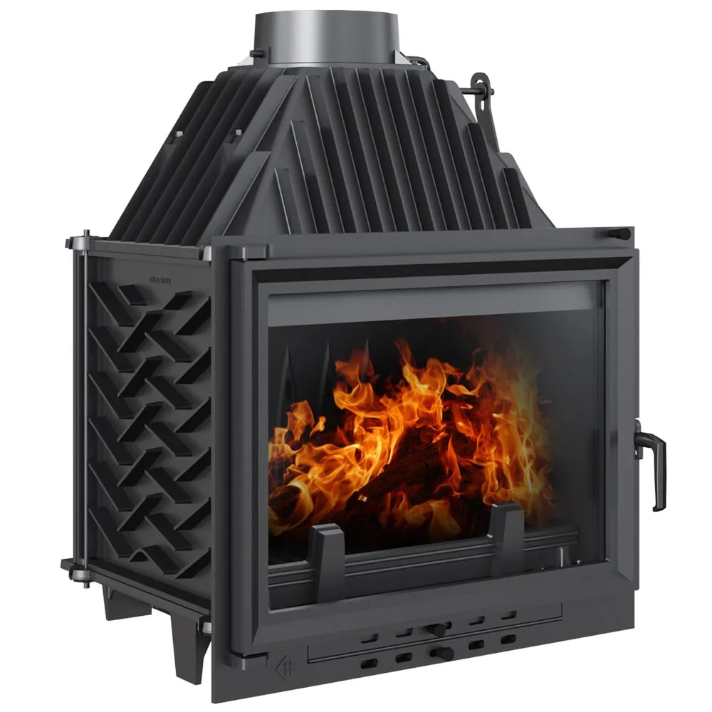 Kratki Zuzia Eco houtkachel met glazen deur en brandend houtvuur binnenin.