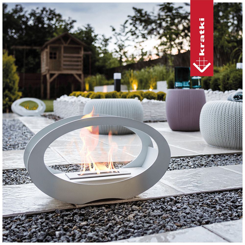 Kratki Echo vuurkorf in moderne tuin met brandende vlammen