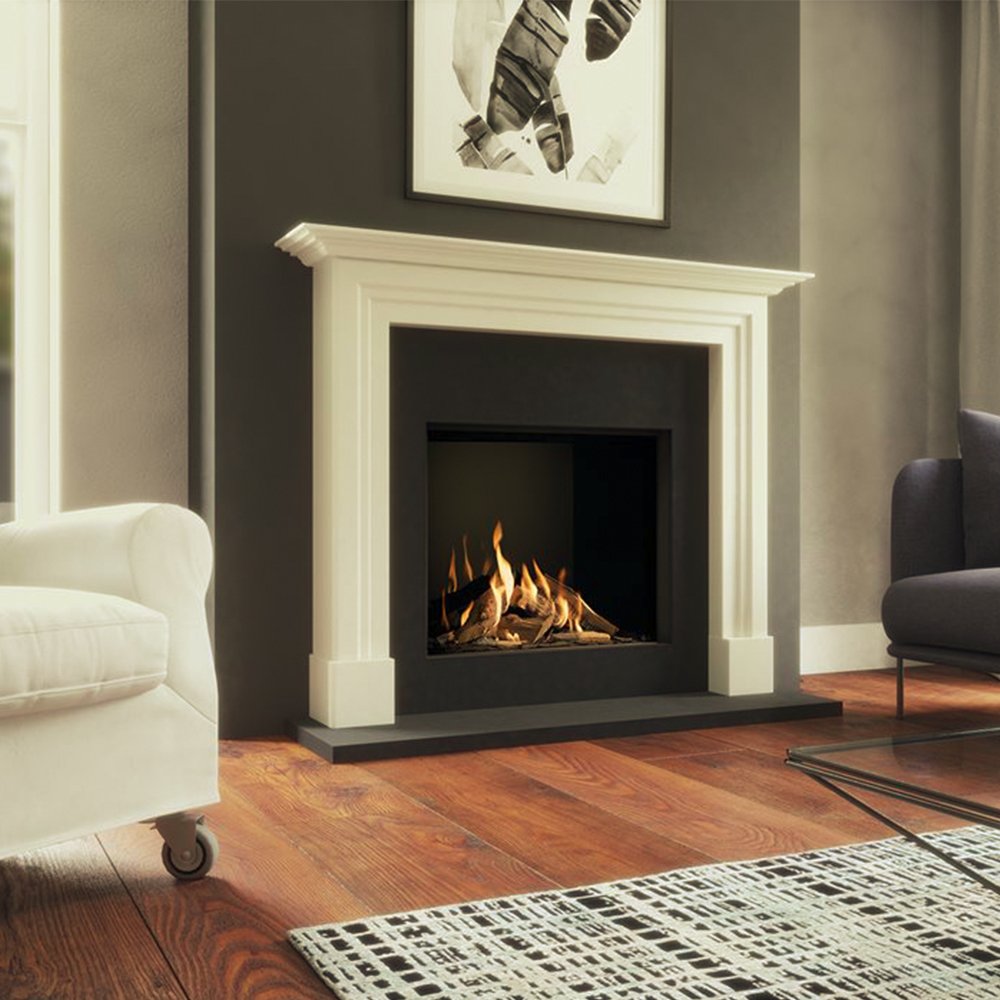 DRU Global 70XT CF haard in een woonkamer met witte schouw en brandend vuur