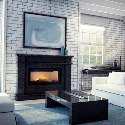 Moderne woonkamer met Kratki Nadia 14 kW haard, witte bakstenen muur en zwart marmeren tafel.