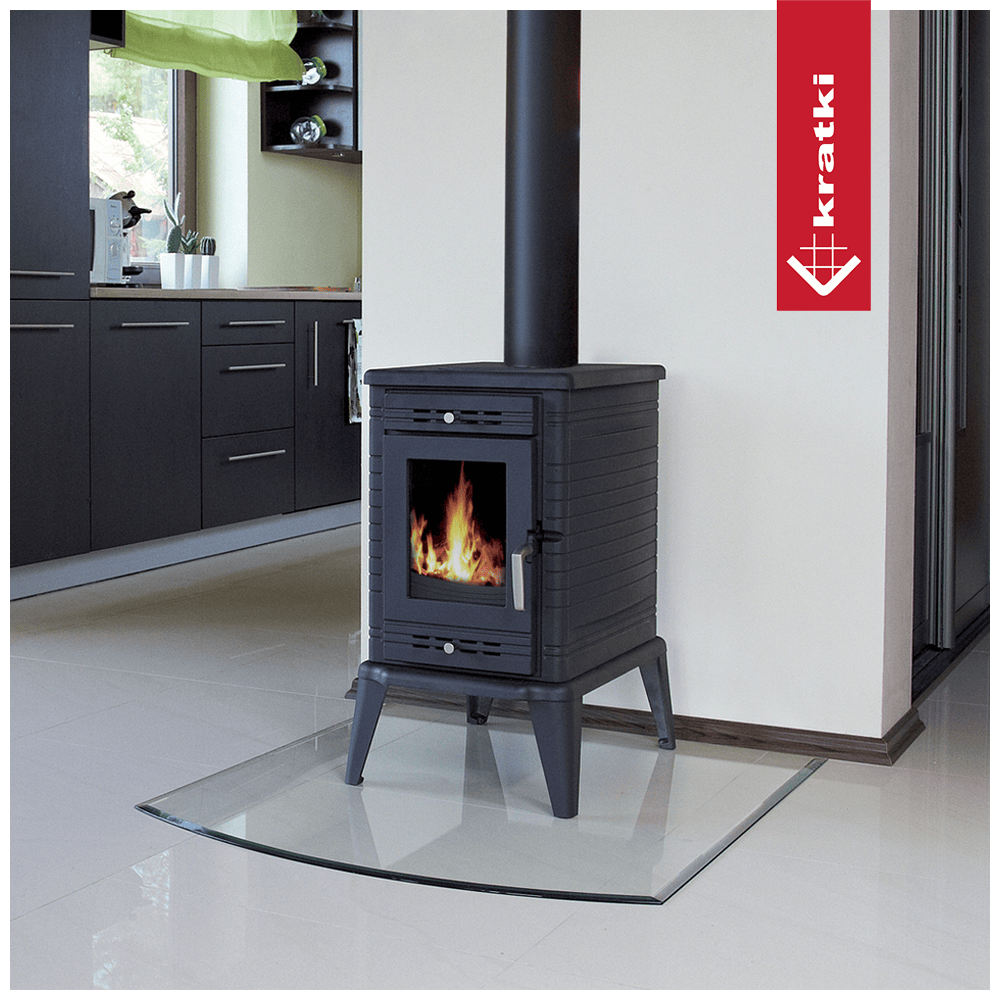 Kratki K10 houtkachel in moderne keuken met zichtbaar vuur