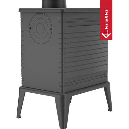 Zwarte Kratki K10 houtkachel met vier poten en een strak, modern ontwerp.