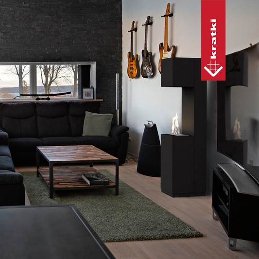 Kratki Sierra TÜV in moderne woonkamer met brandend vlambeeld
