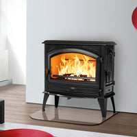 Dovre 760WD houtkachel met brandend vuur in een moderne woonkamer