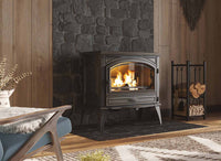 Dovre 760WD Houtkachel met brandend vuur in een sfeervolle woonkamer