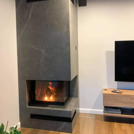 Kratki MBZ haard in moderne woonkamer met brandend vuur