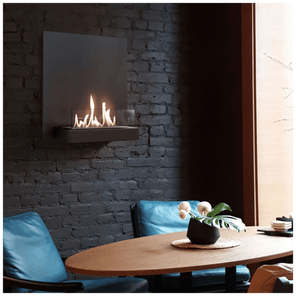 Kratki Plank Inzet in moderne woonkamer met brandende wandhaard