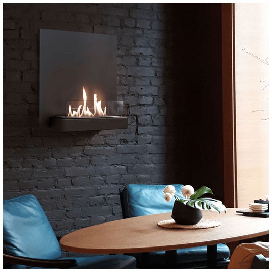 Kratki Plank Inzet in moderne woonkamer met brandende wandhaard