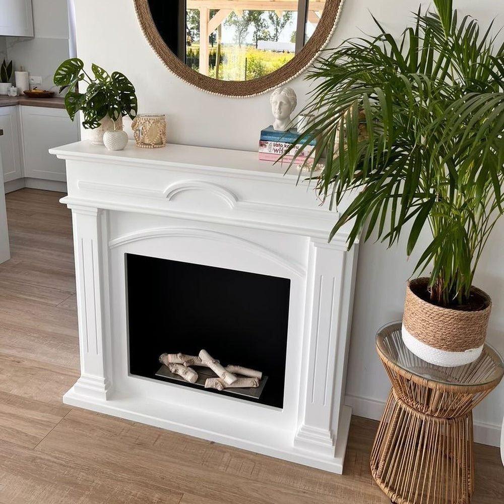 Kratki December TÜV witte haard in lichte woonkamer
