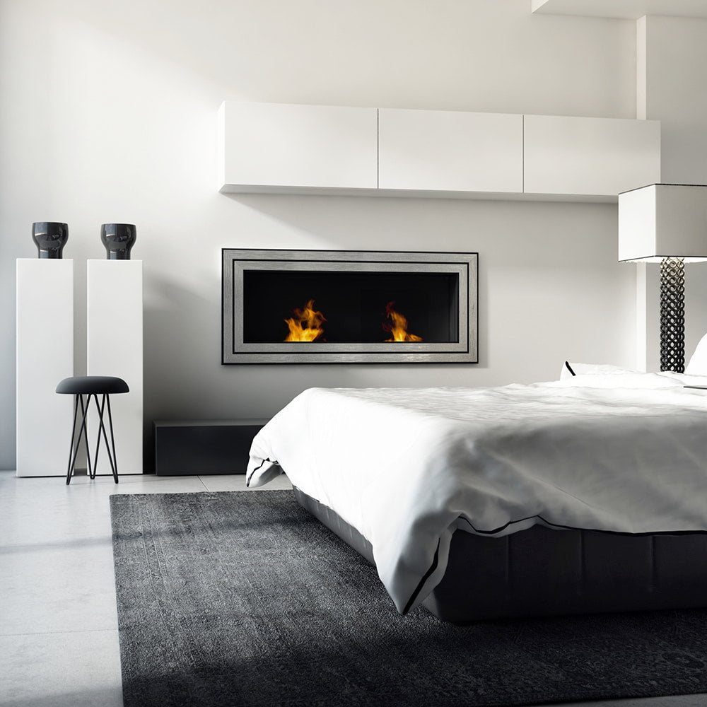 Kratki Juliet TÜV ingebouwd in moderne slaapkamerwand met zichtbare vlammen