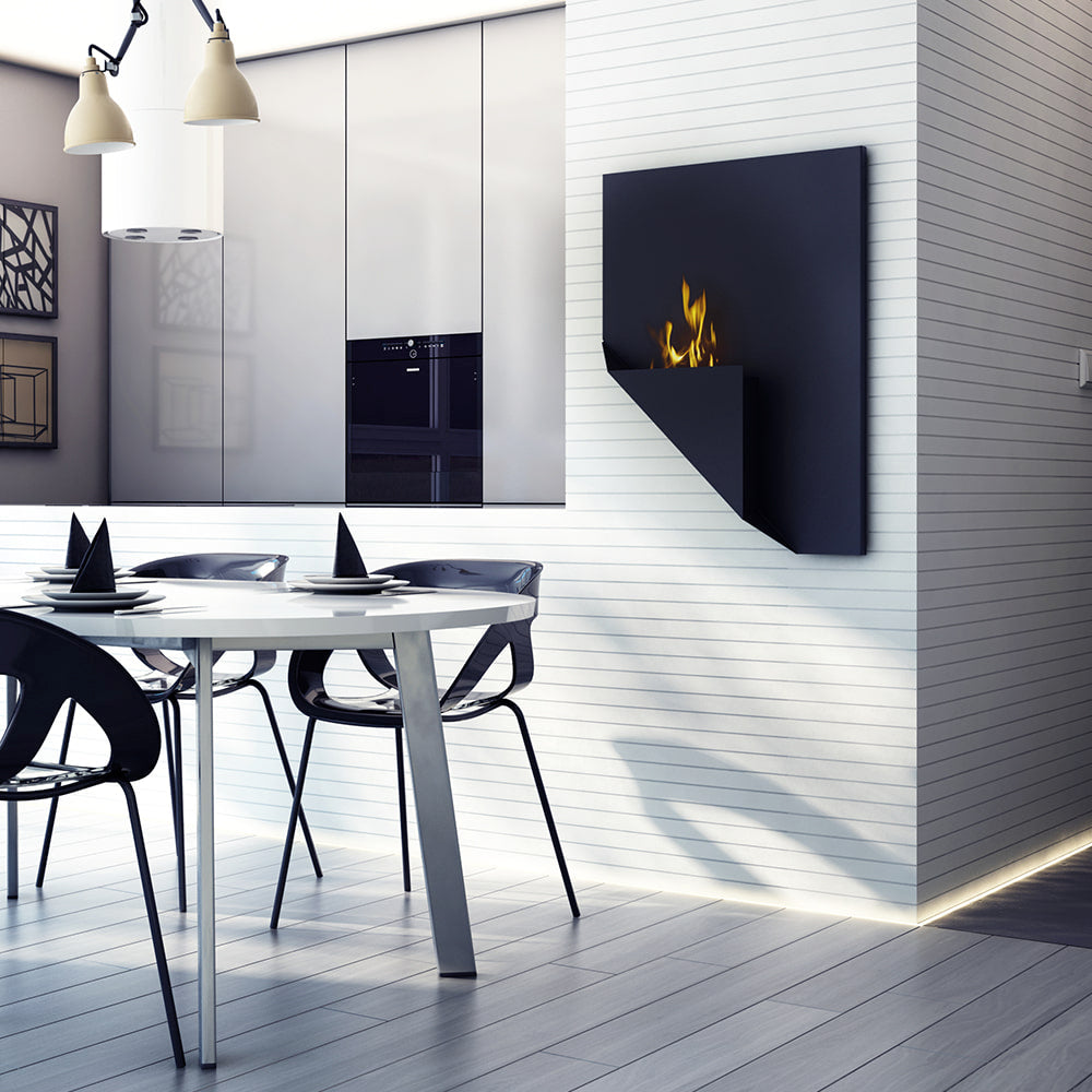 Kratki Papa TÜV wandhaard met vlammen in moderne eetkamer