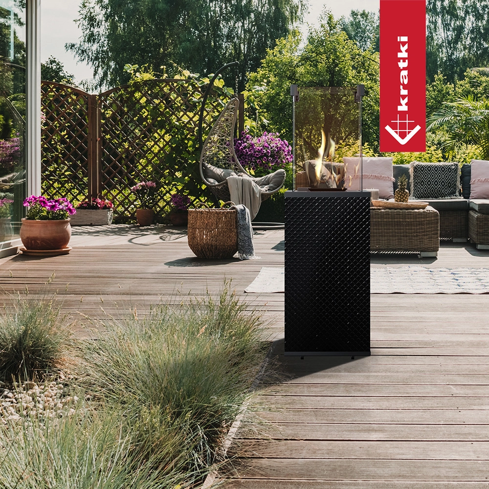 Kratki Patio Mini terrasvuur met vlammen op een sfeervol ingericht terras