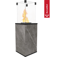 Kratki Patio met zichtbare vlammen en marmerlook bekleding