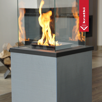 Kratki Patio Mini vuurtafel met brandende vlammen in een interieur