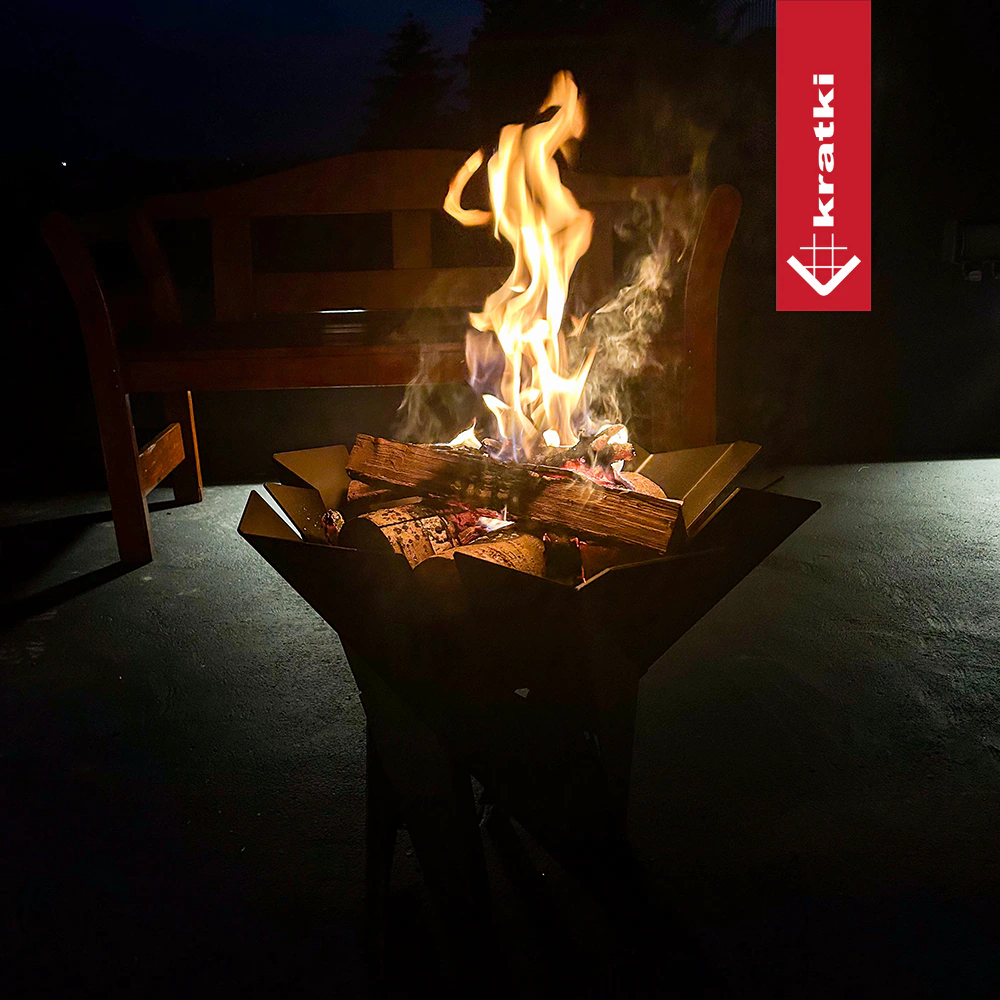 Kratki Basket vuurkorf met brandend hout en vlammen