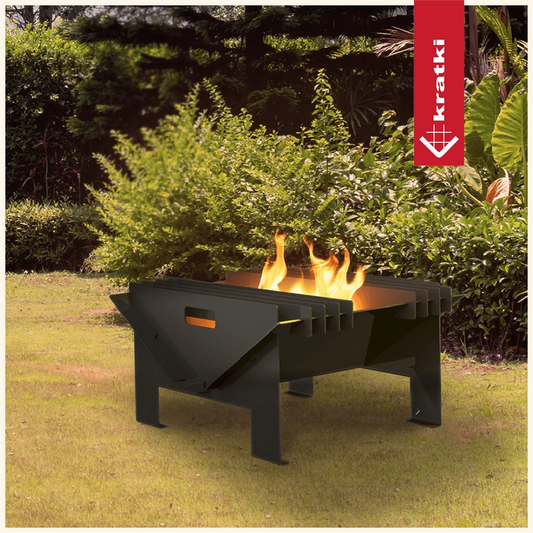 Kratki Gamela vuurkorf met vlammen in een tuin