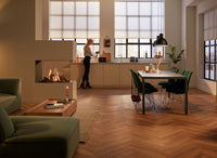 Trimline Fires 83 Room Divider in moderne open keuken met brandend haardvuur