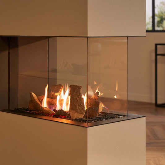 Trimline Fires 83 Room Divider met vlammen achter glas in moderne ruimte