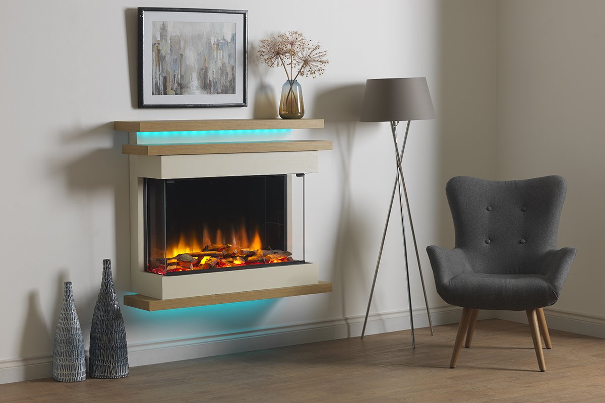 Charlton & Jenrick Polaris 840mm elektrische haard in woonkamer met blauwe verlichting