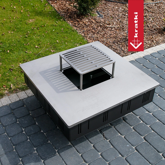 Kratki Quadrum BBQ op terras met metalen grillrooster