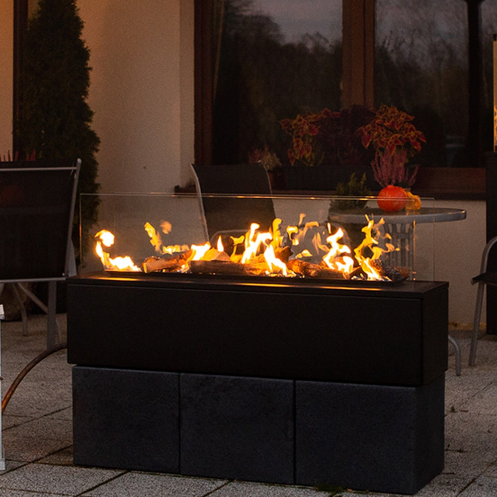 Kratki Patio Horizontaal buitenhaard op terras met vlammen