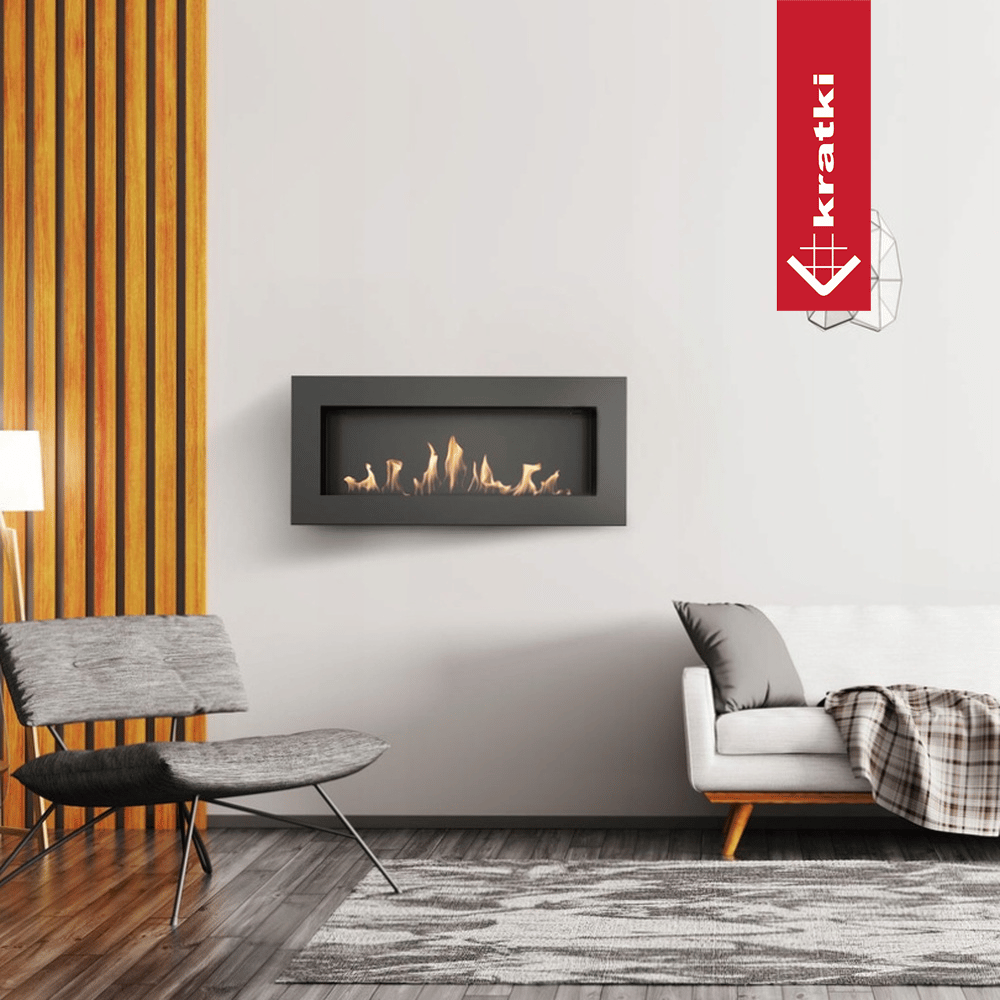 Kratki Delta2 Slim in moderne woonkamer met brandende haard